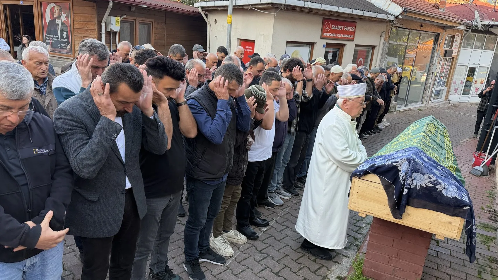 Zonguldak'taki acı yıkım: Türkan Özhan son yolculuğuna uğurlandı