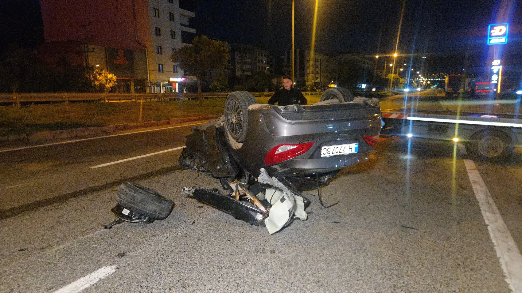 Bursa-Yalova yolunda sabah dehşeti: Otomobil takla attı, üç kişi hastanelik oldu