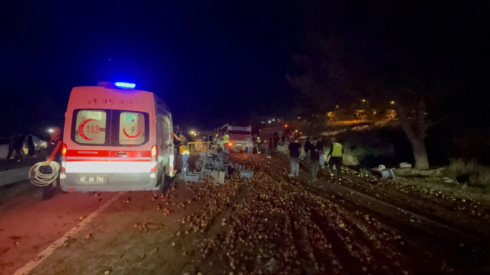 Adıyaman yolunda acı bilanço: Elma yüklü kamyonet ile traktör çarpıştı