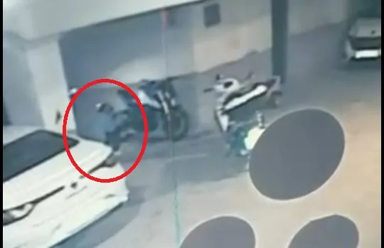 Ankara'da otoparkta motosiklet dehşeti: 150 bin liralık vurgun kamerada