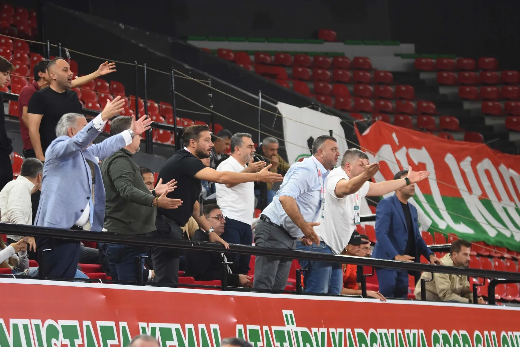 Karşıyaka'nın zorlu İstanbul sınavı: Liderin evinde kritik randevu