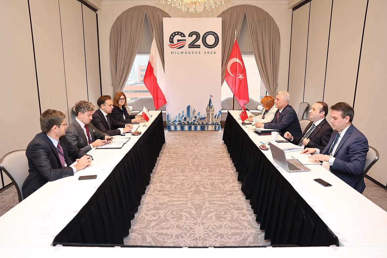 Türkiye ve Polonya Arasında 15 Milyar Dolarlık Ticaret Hedefi: Bakan Bolat'tan Stratejik Hamle