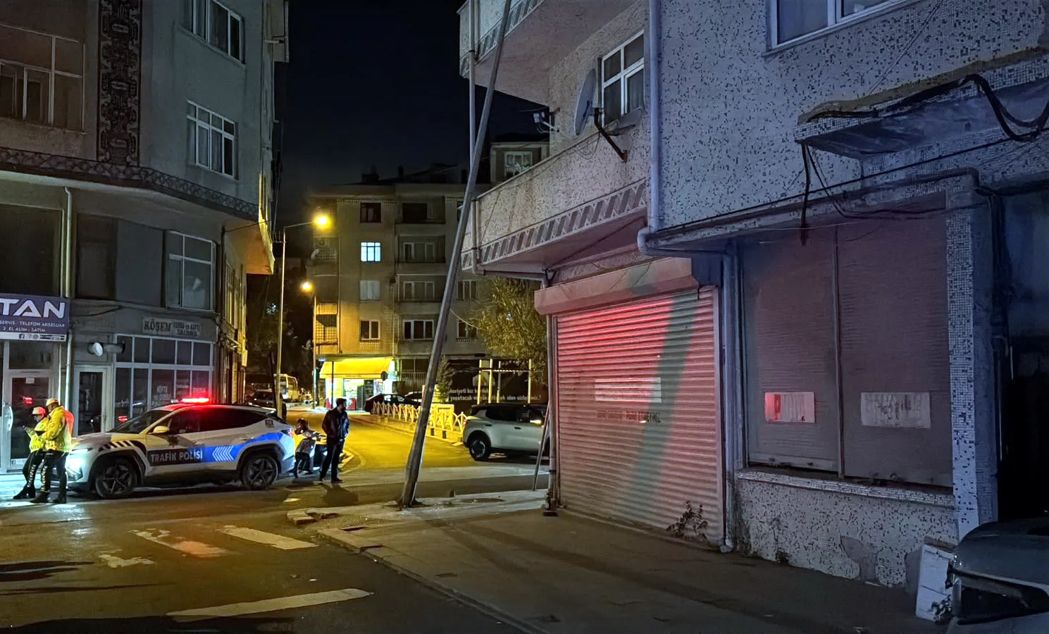 Çorlu'da gece yarısı dehşeti: Kaza yaptı, aracını bırakıp sırra kadem bastı