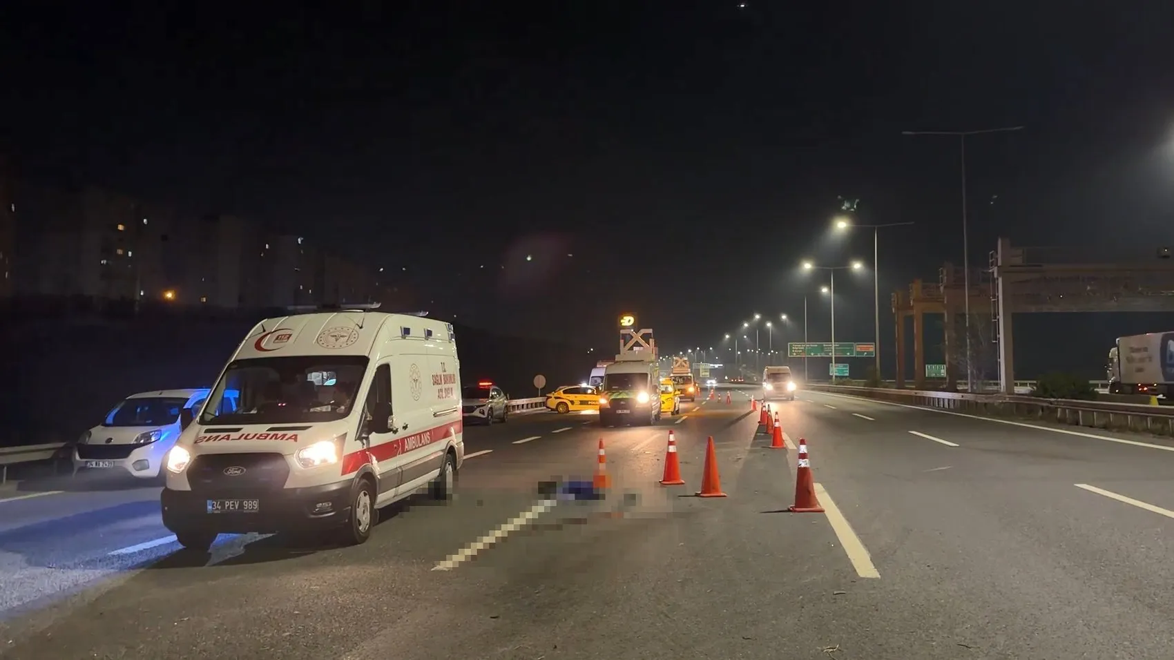 Kuzey Marmara Otoyolu'nda gece yarısı dehşeti: Kontrolden çıkan araç bariyerleri aştı