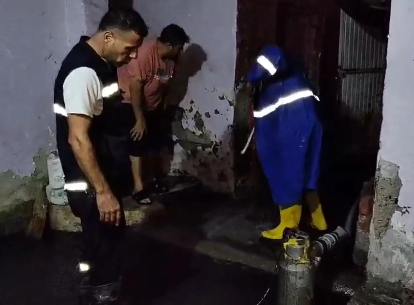 Mersin'de aniden bastıran sağanak hayatı felç etti: Belediye ekipleri teyakkuza geçti