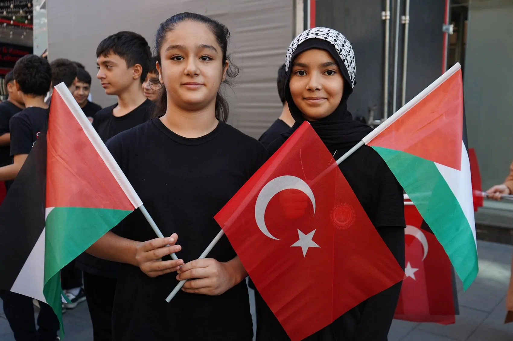 Antalya'da binlerce öğrenci sessizliğe büründü: Gazze için vicdan yürüyüşü
