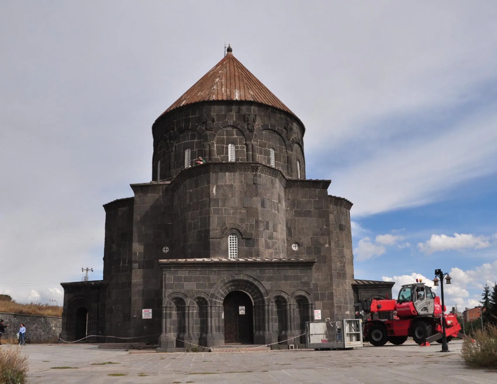 Kars'ın asırlık tanığı Kümbet Camisi'nde restorasyon süreci başladı