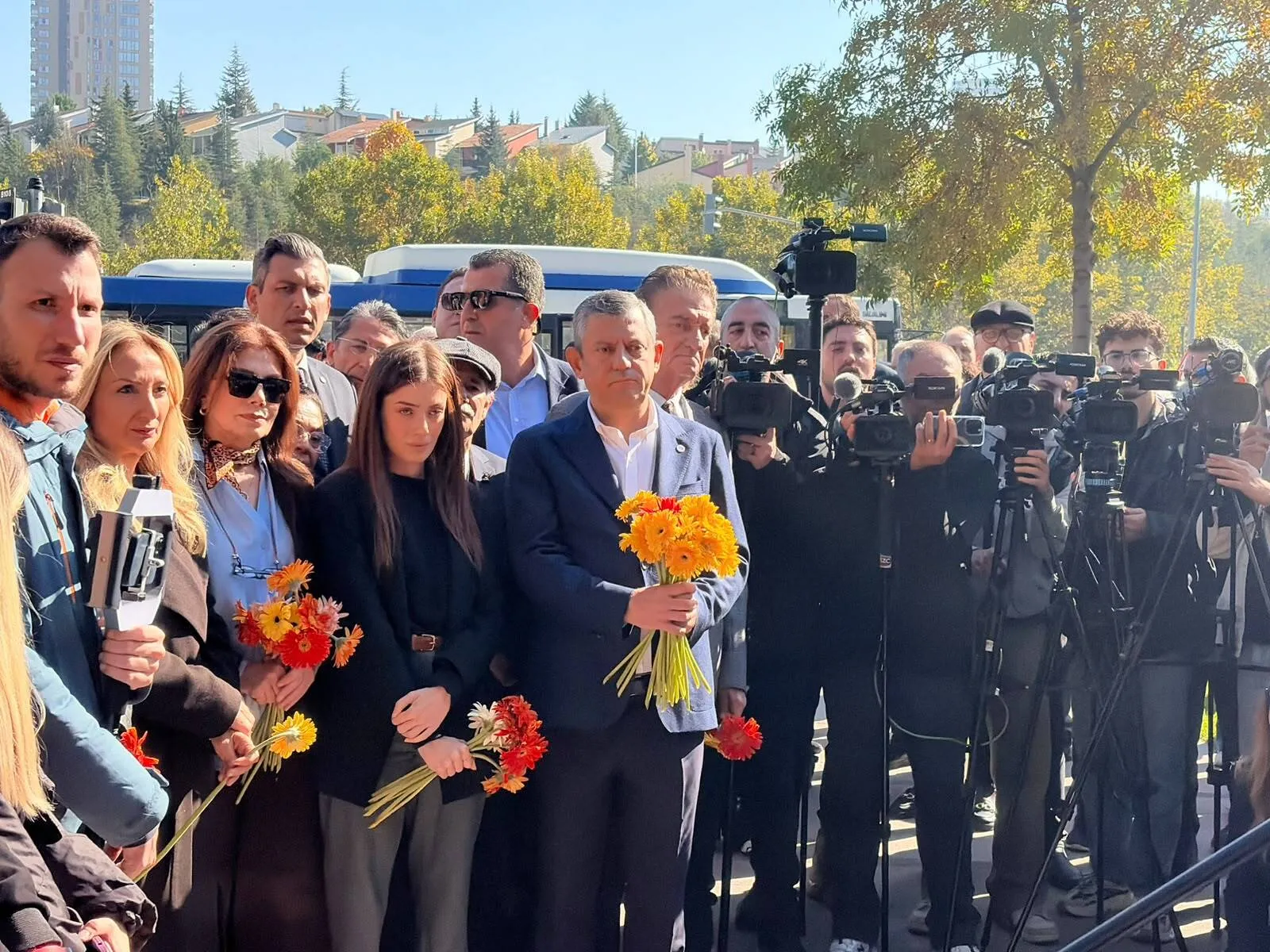 Özgür Özel'den isim tartışmalarına son nokta: Milletin koyduğu ismi kimse değiştiremez