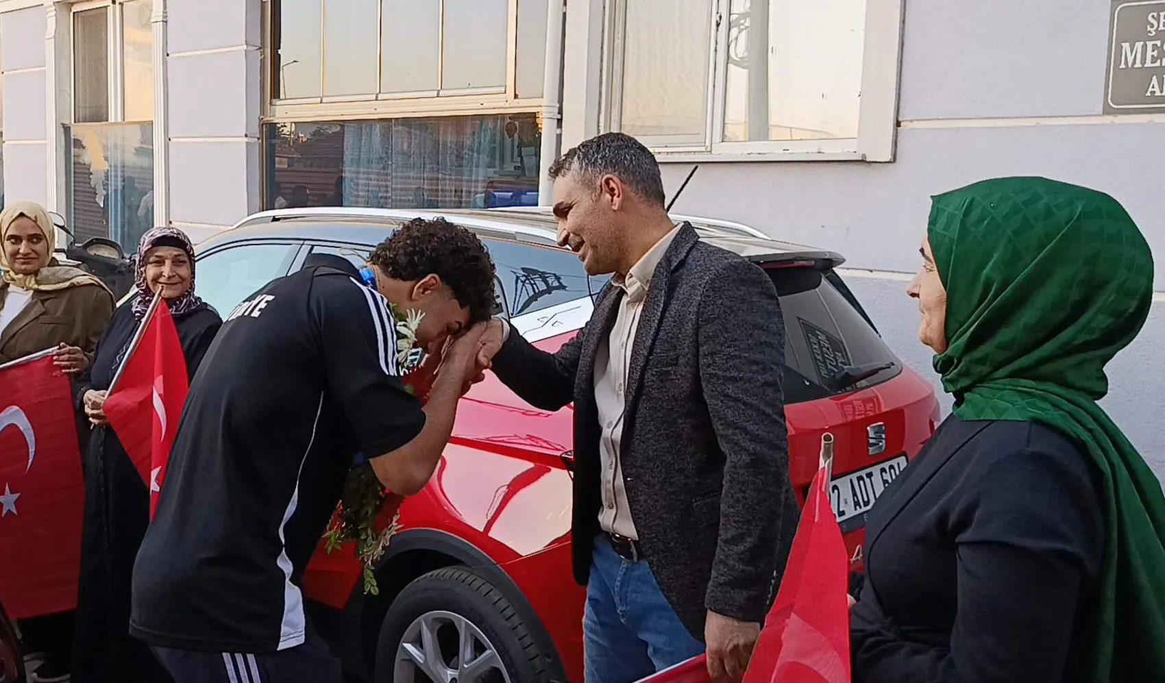 Edirne'nin genç pehlivanı minderde devleşti: Balkan şampiyonluğunu Filistin'e adadı