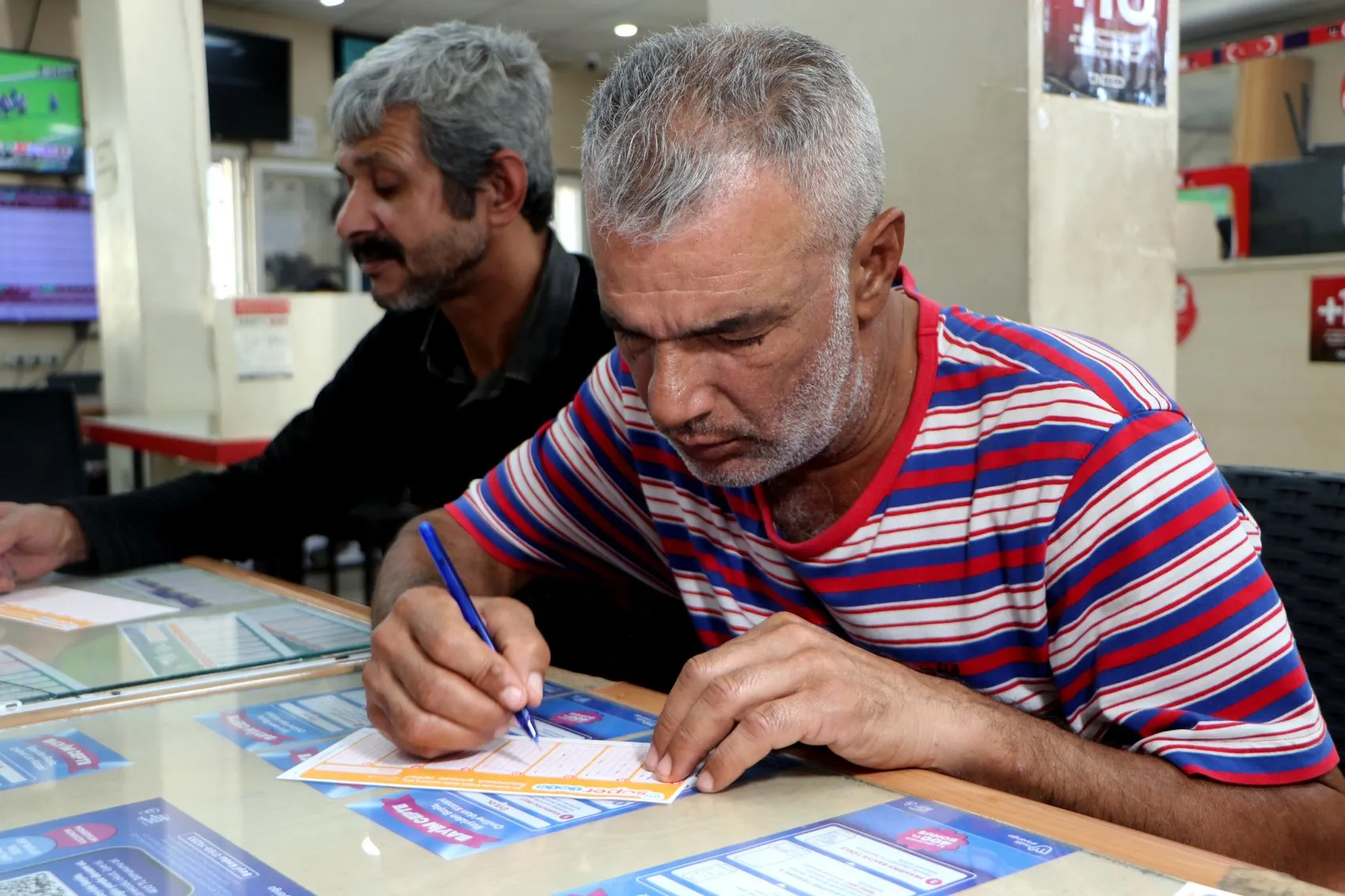 Adana'da 740 milyonluk hayal yarışı: Şansını deneyen bayilere koşuyor