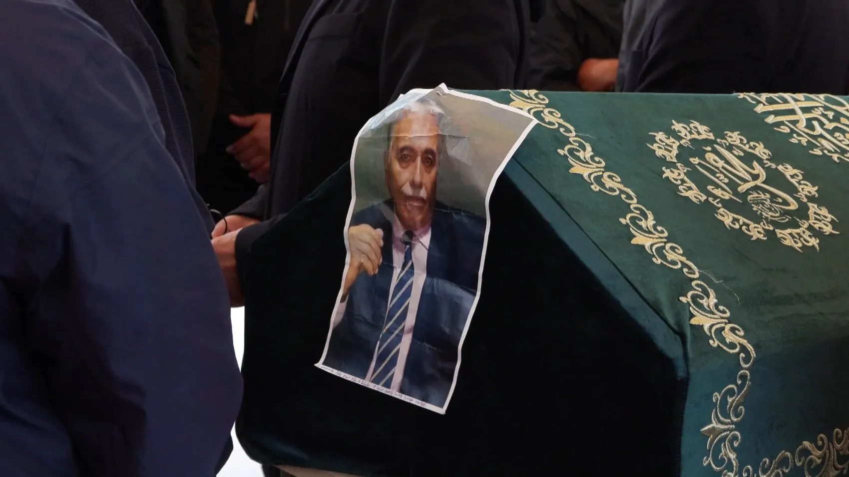 Torununu kurtarmak için pijama ile sokağa fırladı: Selin yuttuğu Turgut Dursun son yolculuğuna uğurlandı