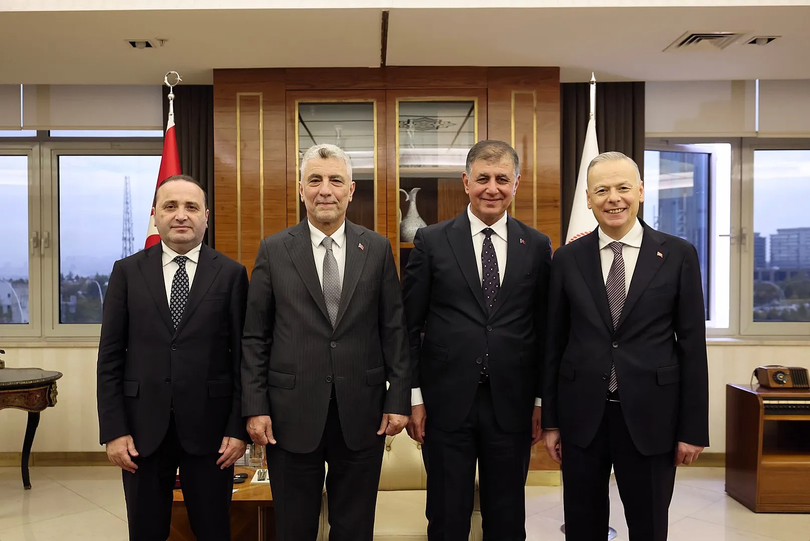 İzmir'in Ticari Geleceği İçin Ankara'da Kritik Temas: Yeni Dönemde Güç Birliği