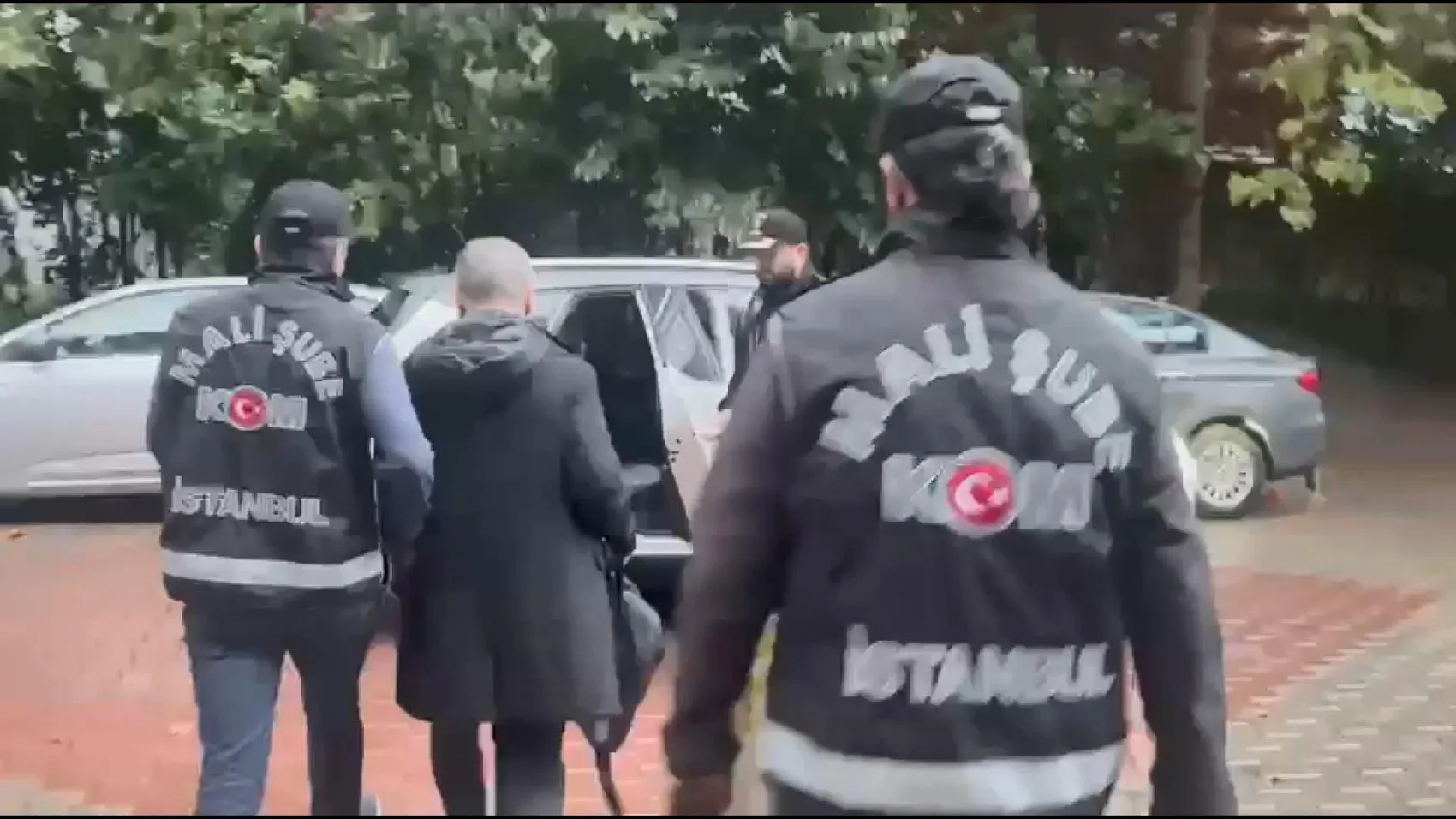 Eyüpsultan Belediyesi'nde şok baskın: Belediye Başkanı dahil 28 kişi gözaltında