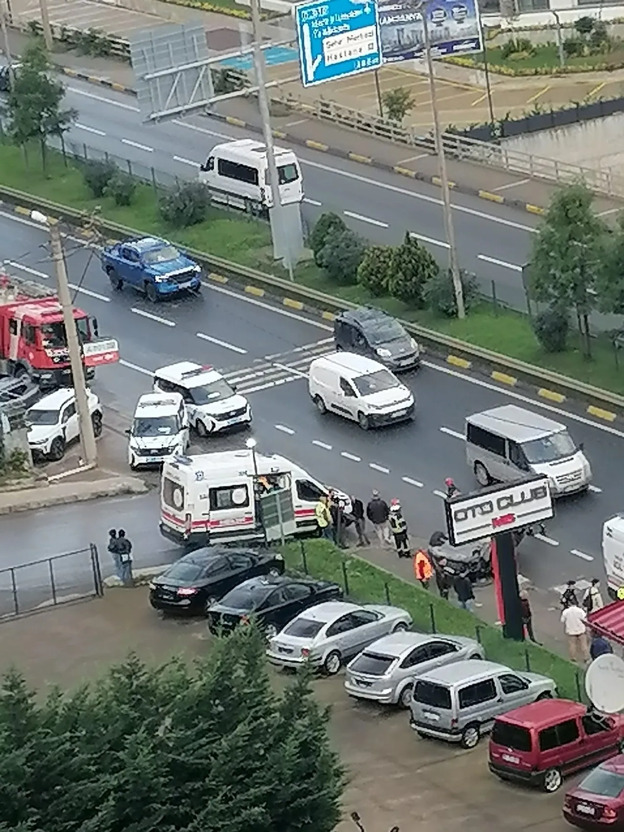 Yomra'da dehşet anları: Kontrolden çıkan araç takla atarak ters döndü