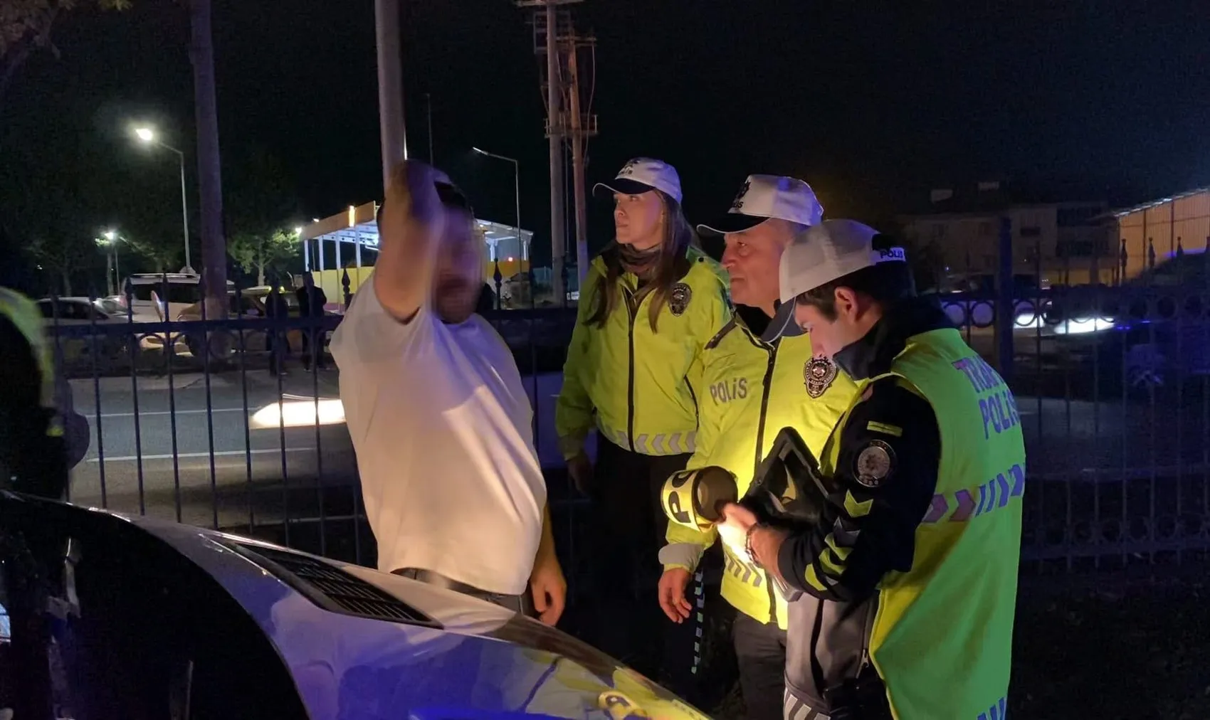 İnegöl'de bariyerleri aşmaya çalışırken canından oldu