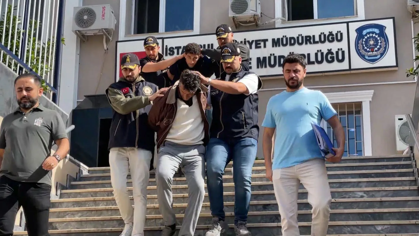 12 yıllık komşuluk park kavgasıyla bitti: Sokak ortasında dehşet anları
