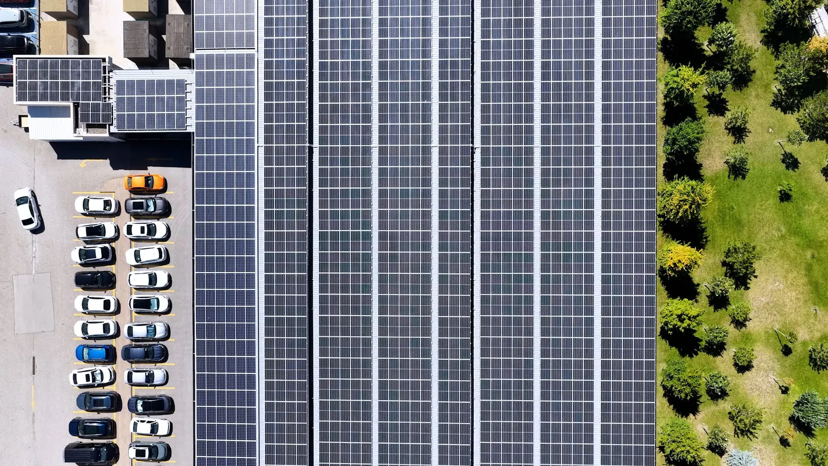 Bakanlıkta güneş devrimi: Ankara'daki yerleşke artık kendi elektriğini üretiyor
