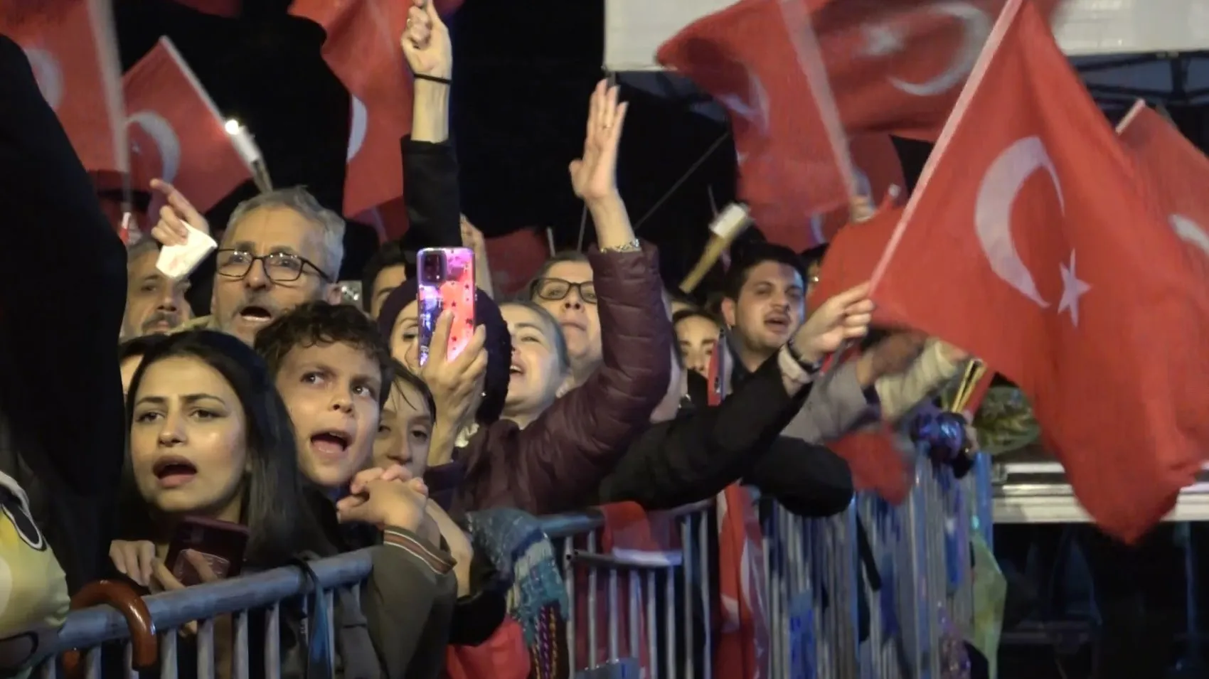 Bursa'da Cumhuriyet coşkusu yağmura meydan okudu: Gökdere'de unutulmaz gece