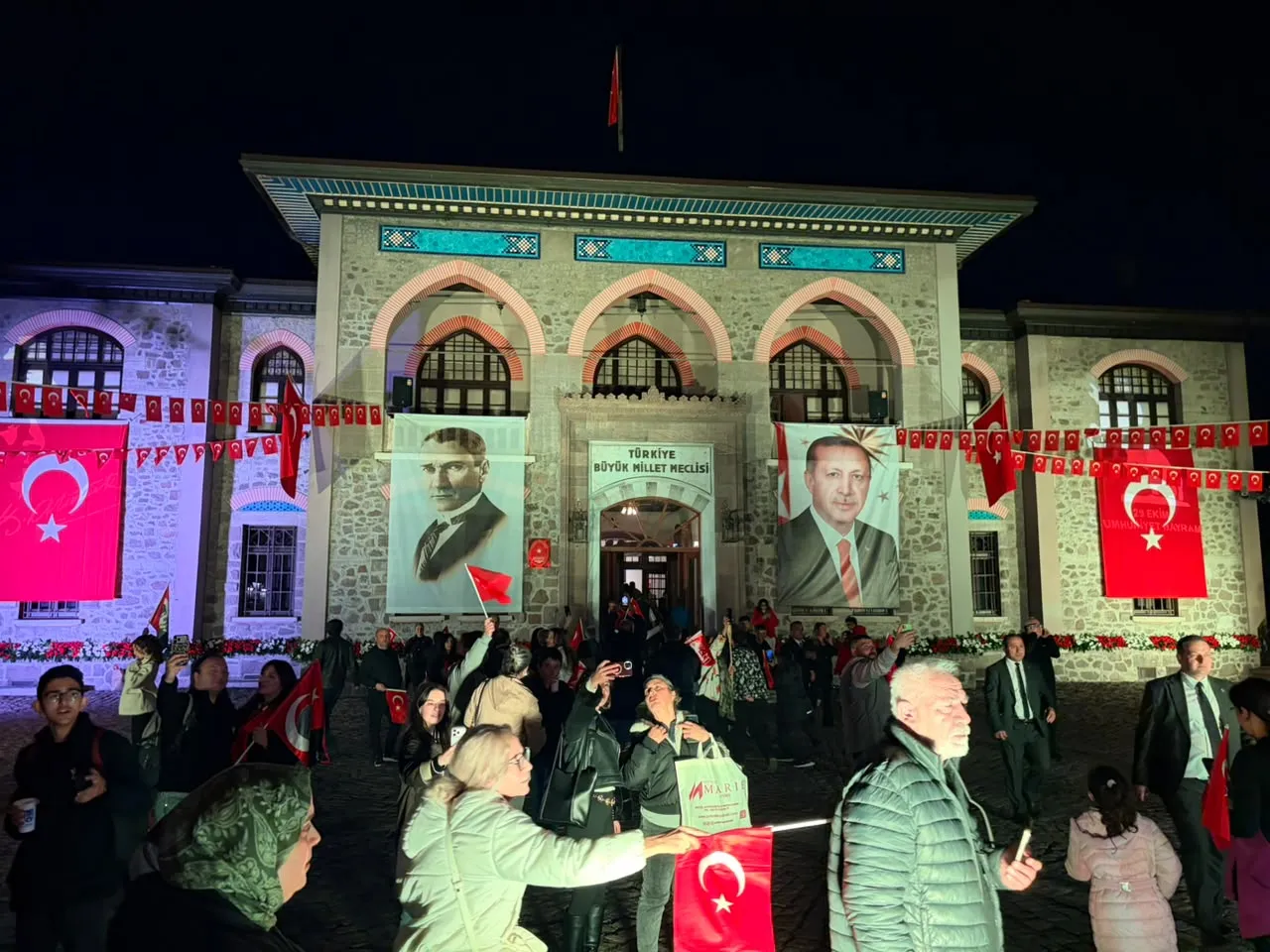 Makamlar Gelip Geçici, Asıl Olan Milletin Emaneti: Mansur Yavaş'tan Cumhuriyet Mesajı