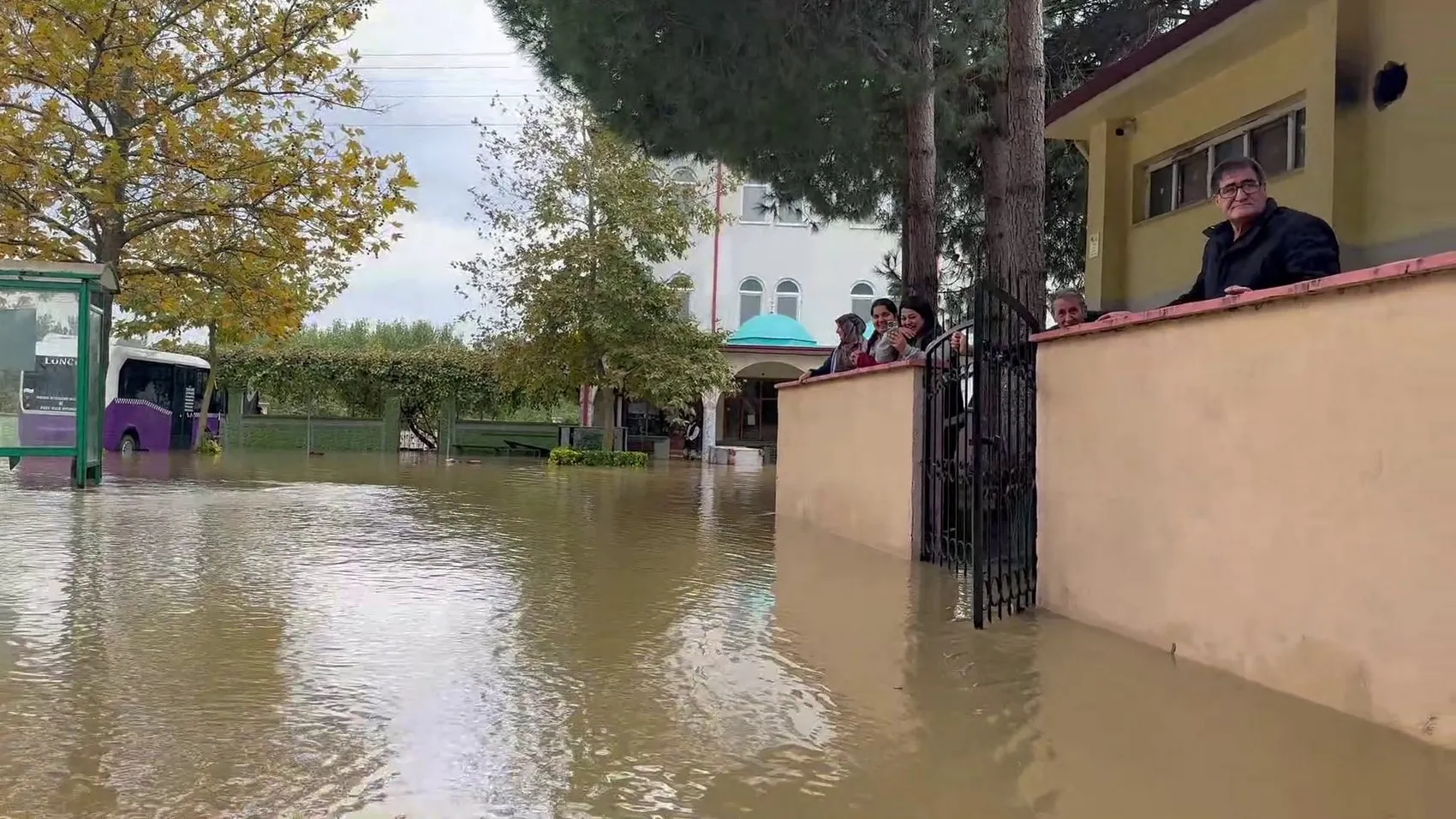 Acarlar Longozu'nda sular yükseldi: Turistik bölge adeta göle döndü