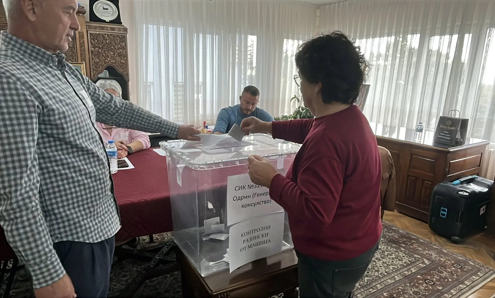 Trakya'da sandık mesaisi: Çifte vatandaşlar Bulgaristan'ın geleceği için oy veriyor