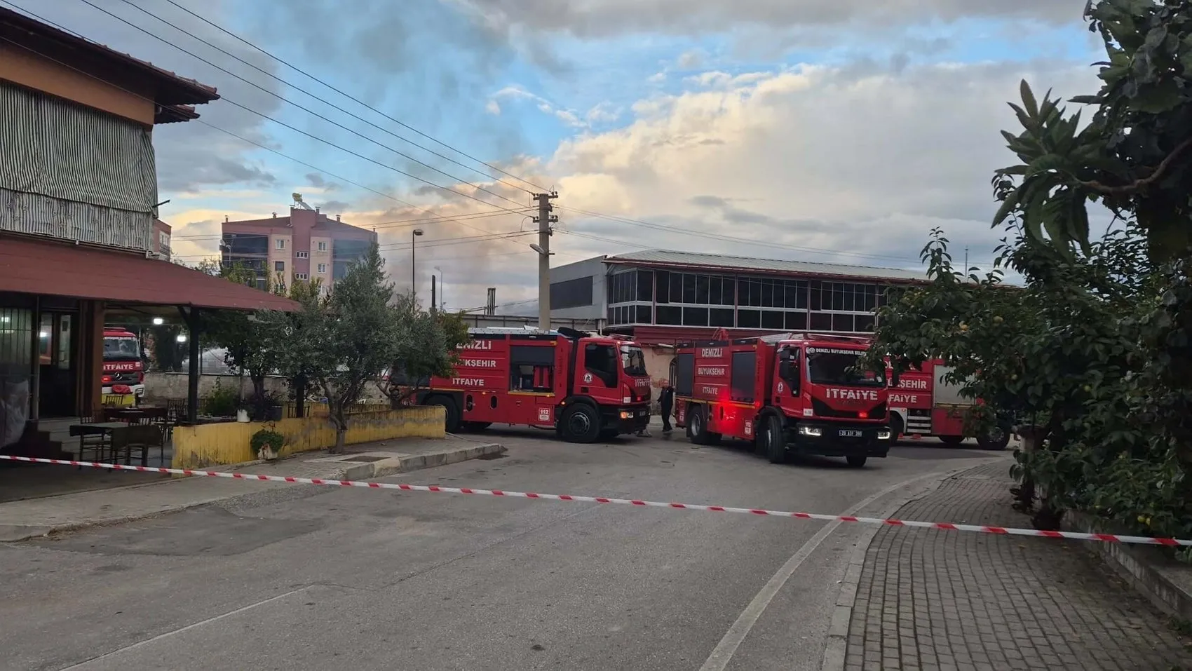 Denizli'de korku dolu anlar: Akaryakıt istasyonunda patlama sonrası alevler yükseldi