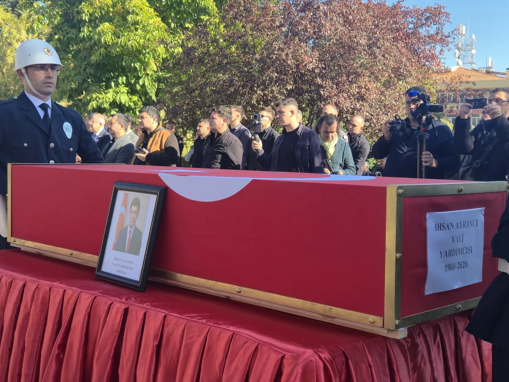 Afyonkarahisar'da hüzünlü veda: Vali Yardımcısı İhsan Ayrancı son yolculuğuna uğurlandı