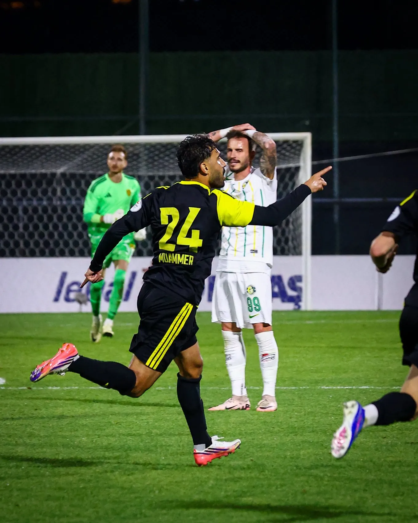 Aliağa FK'da orta saha oyuncuları gol makinesine dönüştü