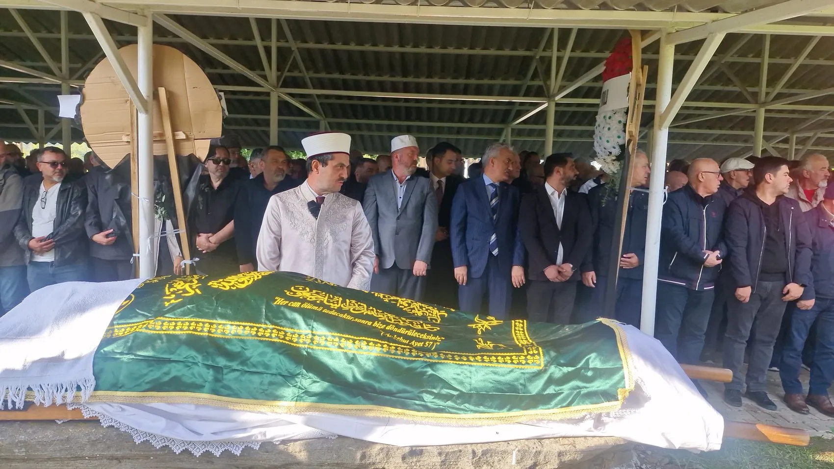 Basın camiasını yasa boğan veda: Recep Levent Öztürk son yolculuğuna uğurlandı