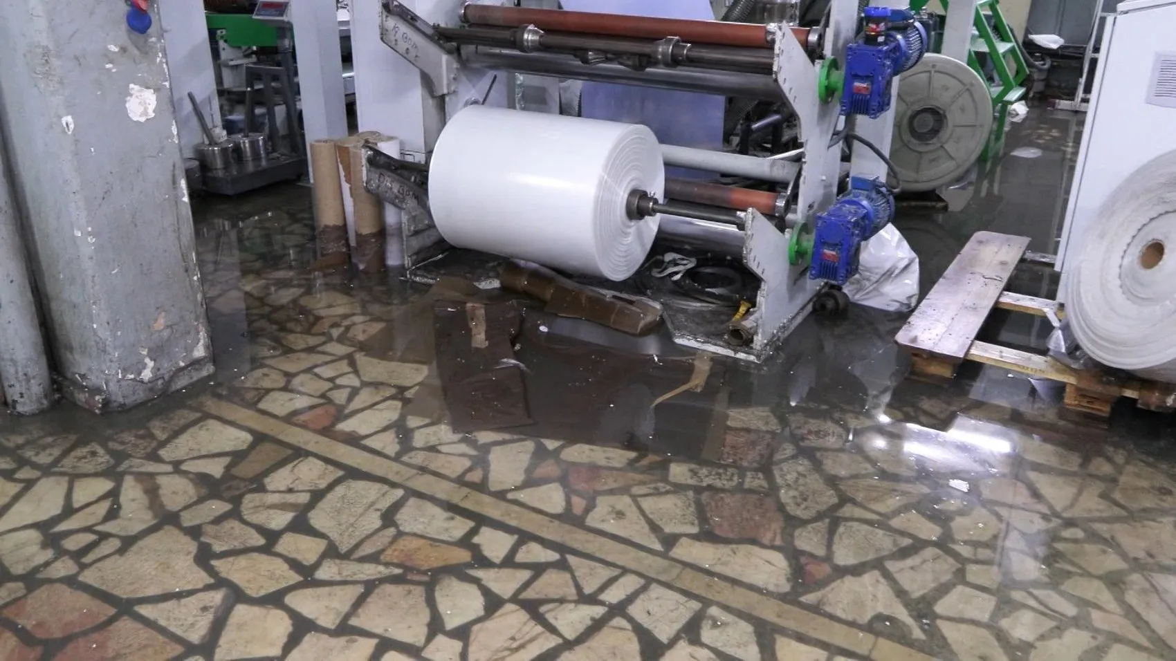 Esenyurt'ta sanayi esnafının bitmek bilmeyen çilesi: Her yağmur bir felaket provası