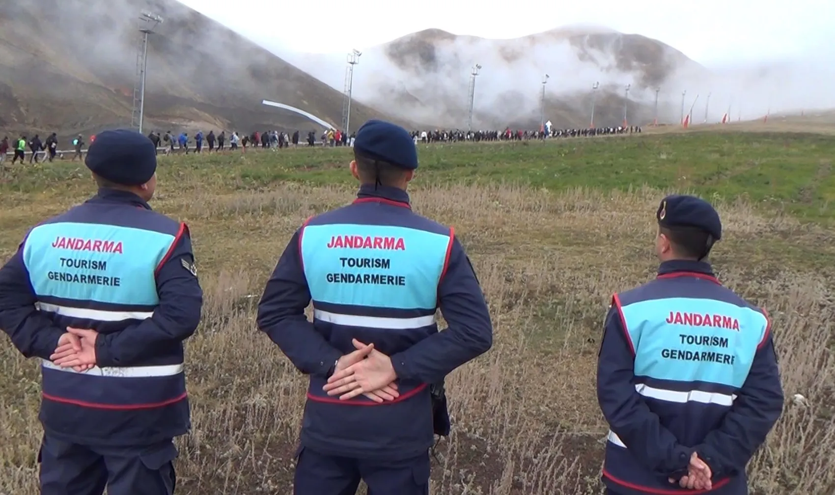 Palandöken'in zirvesinde 103 yıllık gurur: Gençler Cumhuriyet için tırmandı