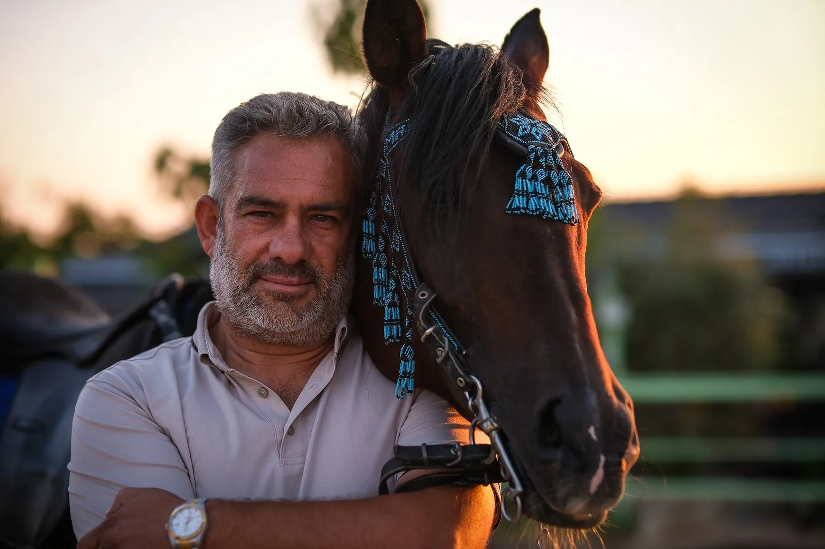 Korkularını eyerin üzerinde yendi: Hayvanlardan çekinen genç kızın şaşırtıcı dönüşümü