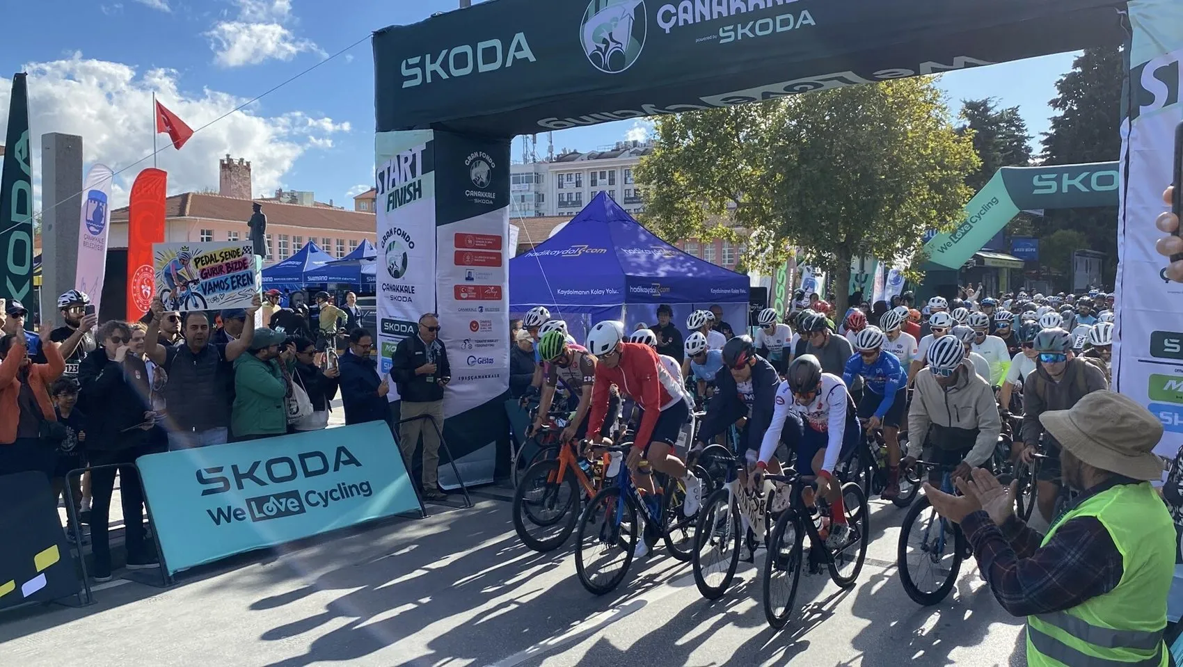 Tarihi yarımadada dev pedal şöleni: 13 ülkeden yüzlerce sporcu Çanakkale'de buluştu