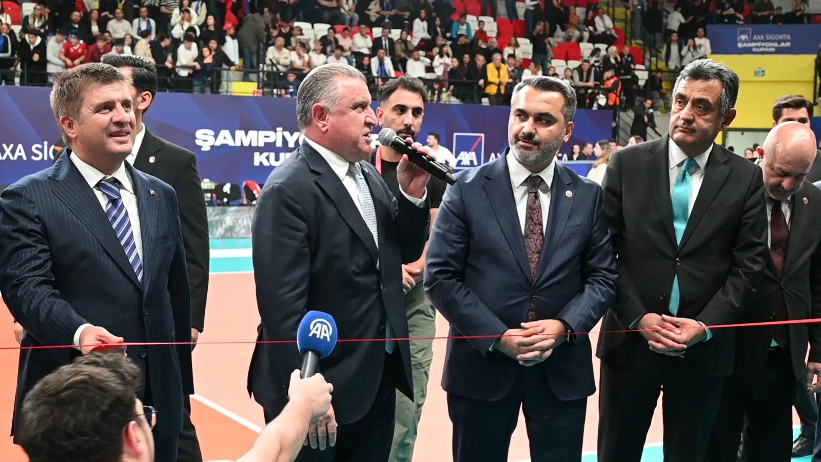 Kırıkkale'de dev finalle gelen görkemli açılış: Bakan Bak şampiyonu kutladı