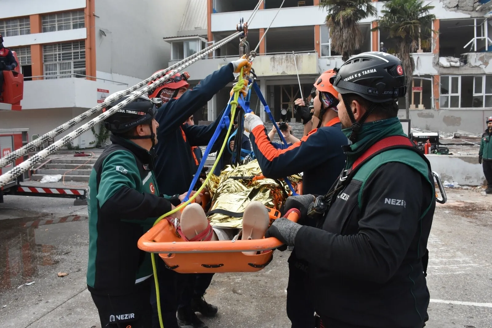 İzmir'de 6 yıl sonra dev tatbikat: 2 bin 198 personel olası bir felakete karşı sahaya indi