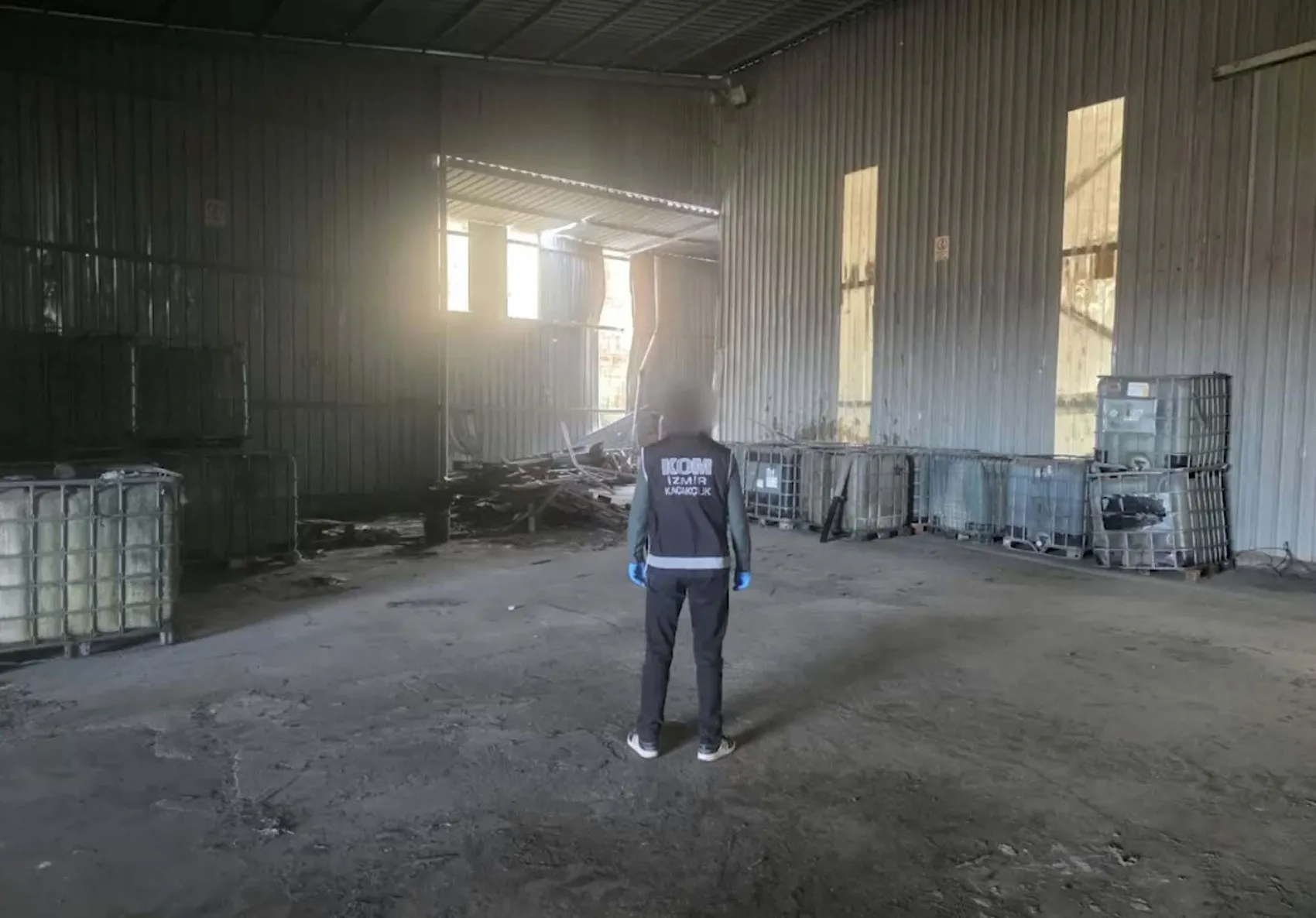 Aliağa'da dev operasyon: Tonlarca kaçak yakıt ele geçirildi