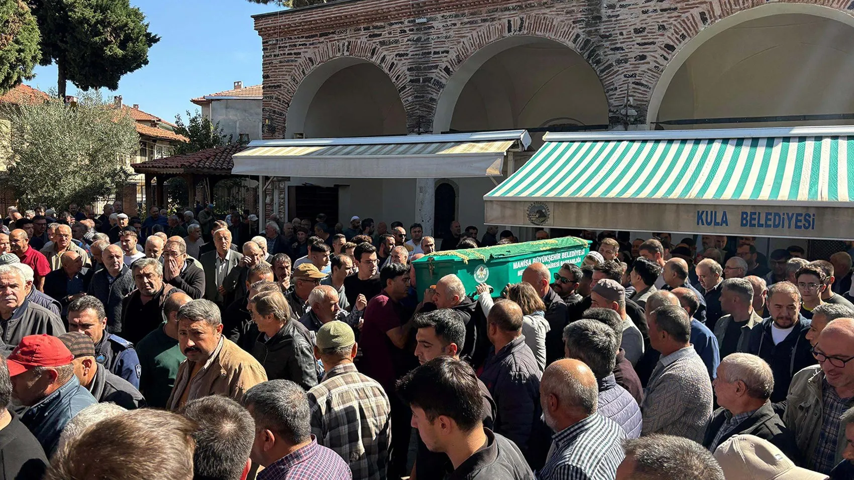 Evinin küle dönüşüne tanıklık ederken kalbi durdu: Kula'da hüzünlü veda