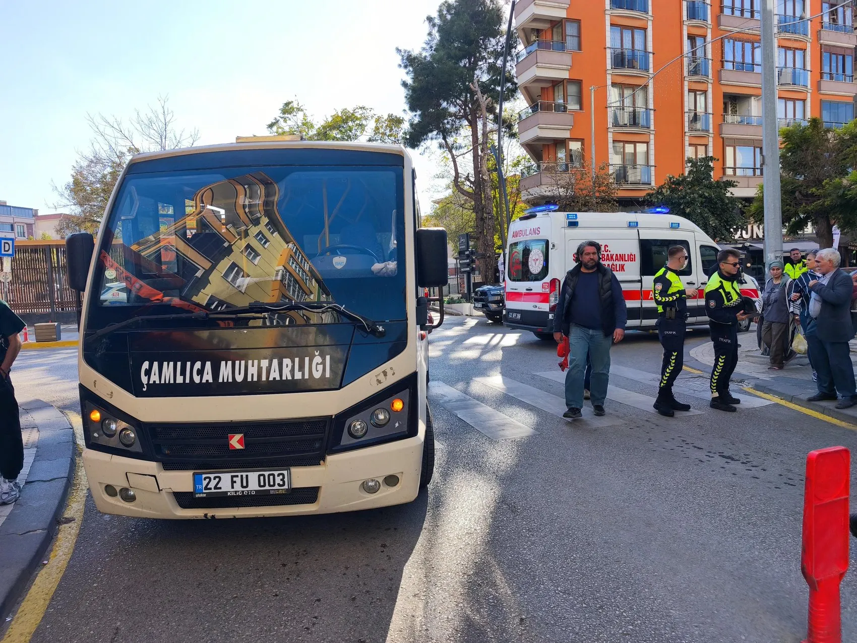 Keşan'da minibüs dehşeti: Yolun karşısına geçmek isteyen iki kadın yaralandı