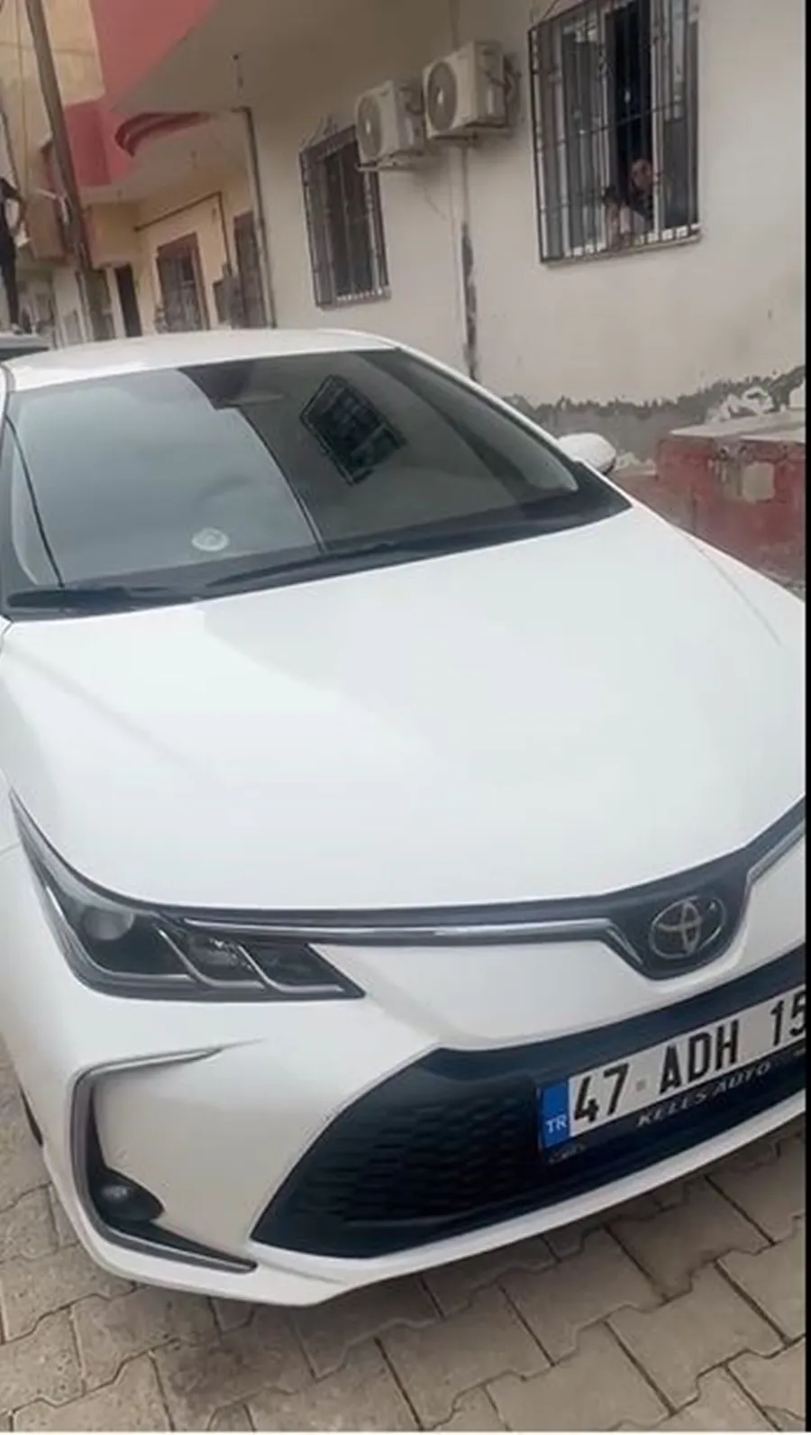 Kızıltepe'de park halindeki araca isabet eden mermi paniğe yol açtı