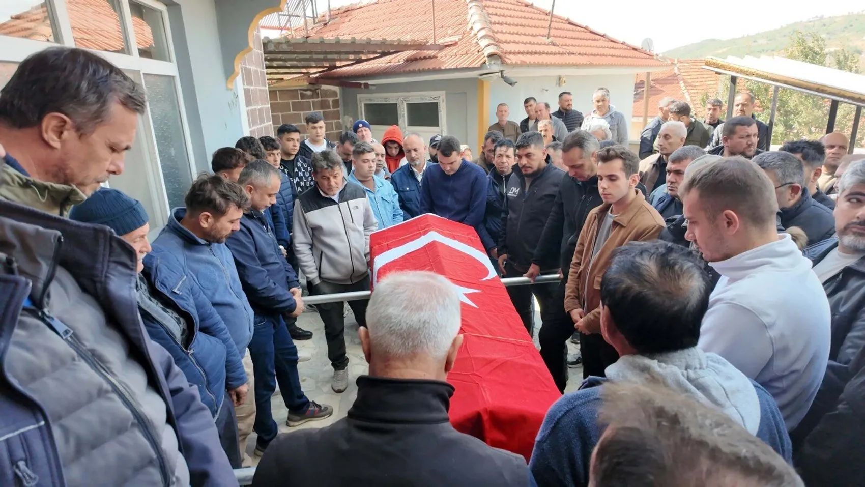 Emekliliğin ardından madene dönmüştü: İsa Olcay son yolculuğuna uğurlandı