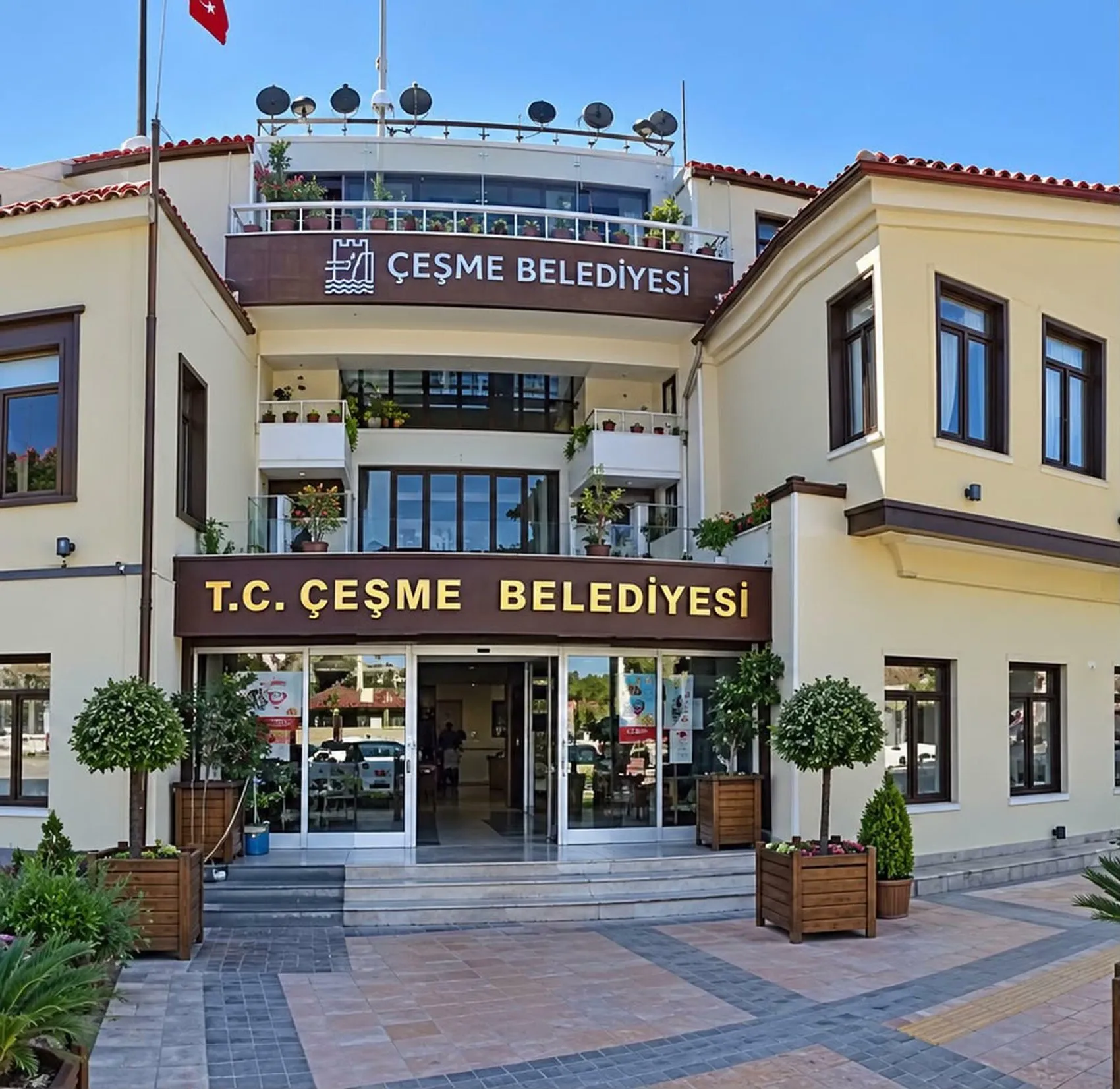 Çeşme Belediyesi'nde evrak imha operasyonu: 11 şüpheli hakim karşısında