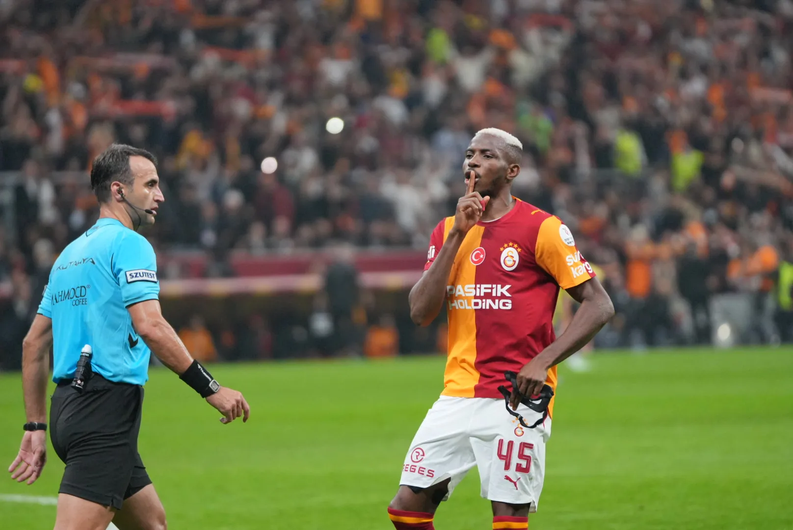 RAMS Park'ta Osimhen Fırtınası: Derbide İlk Yarı Galatasaray'ın Üstünlüğüyle Geçildi