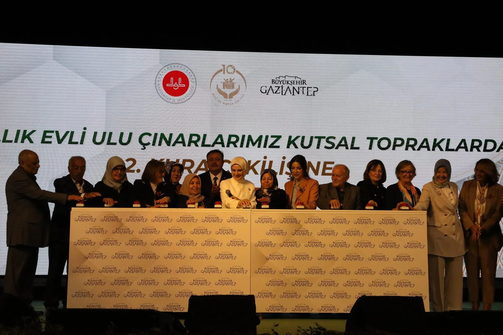 Gaziantep'te 41 yıllık sevgiye kutsal ödül: Bin çift umre yolcusu