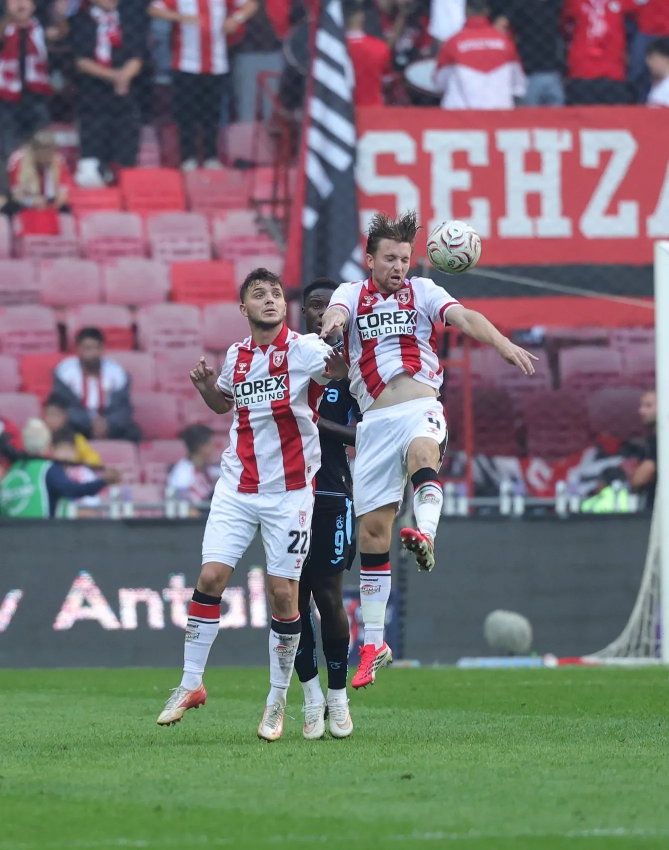 Karadeniz derbisinde Trabzonspor fırtınası: Samsun'da üç golle net galibiyet