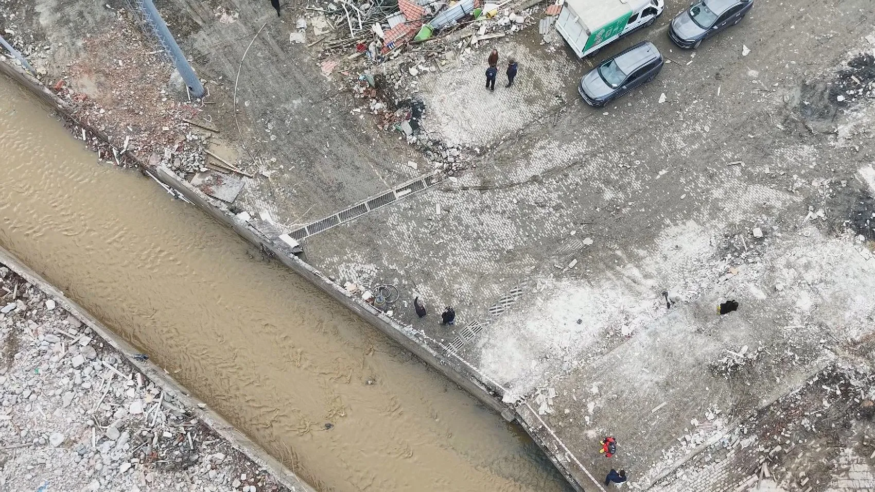 Ayazağa'da selin izleri siliniyor: Yıkılan stadyumun yerinde hummalı çalışma
