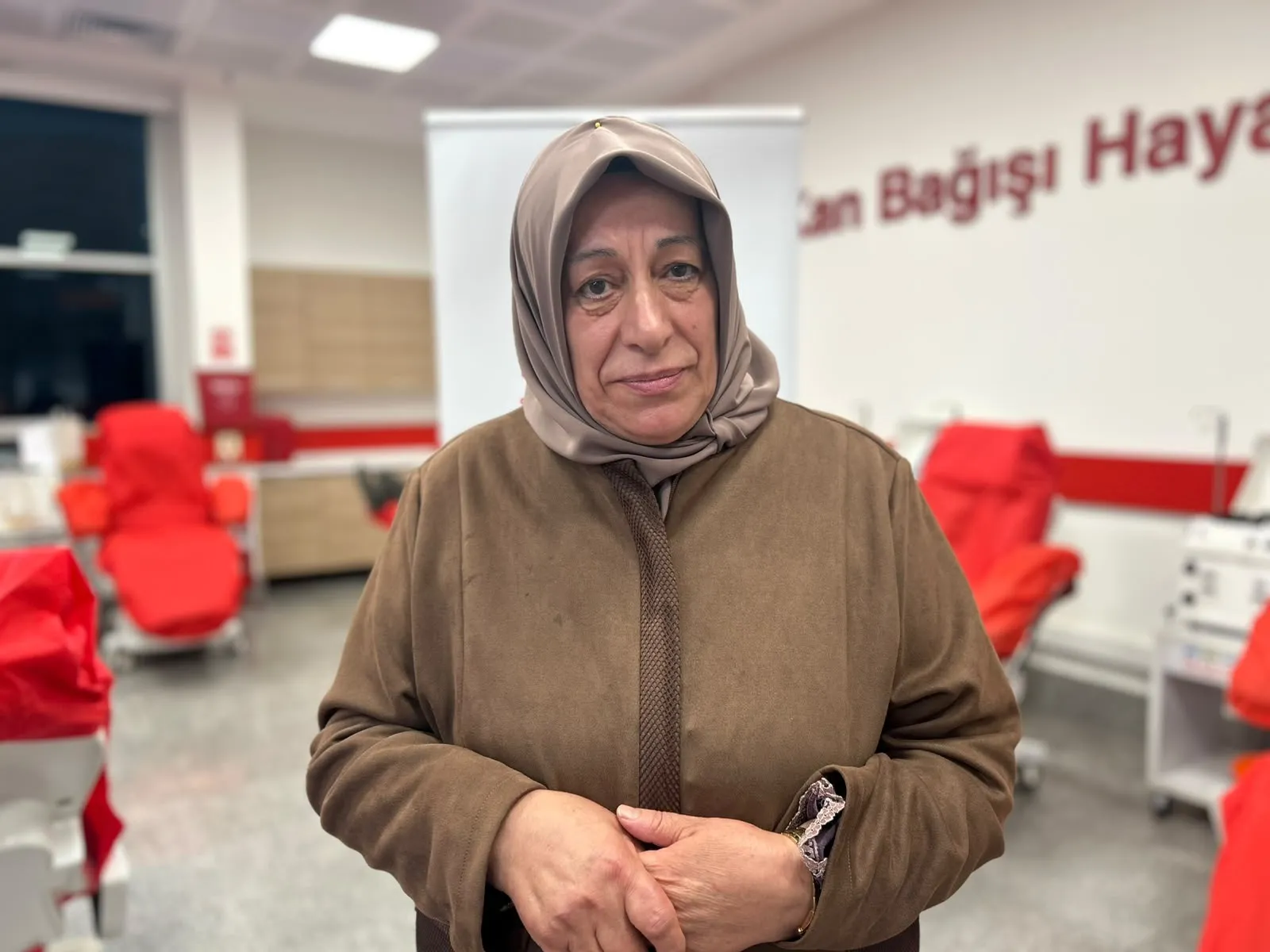 Bir ailenin gönüllü iyilik zinciri: 36 kez kan verdi, bayrağı oğluna devretti