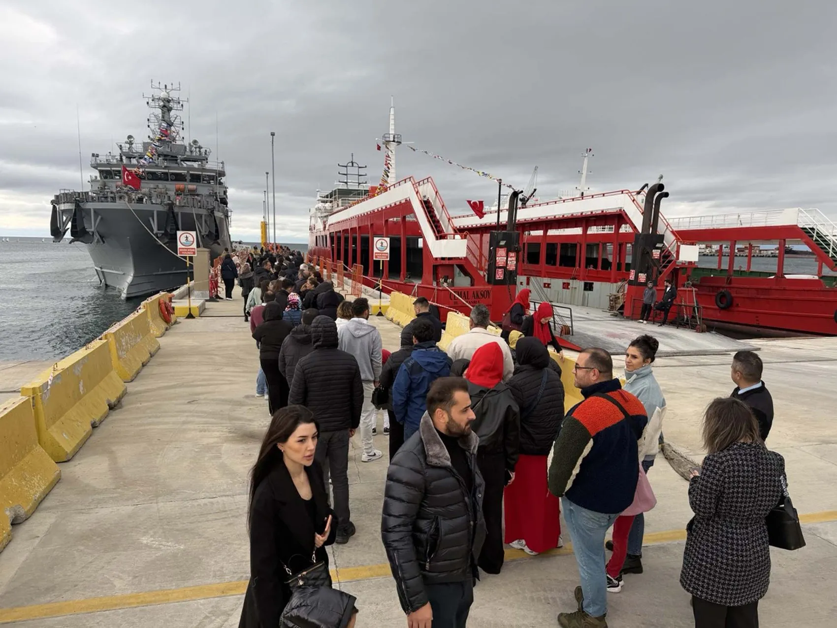 Tekirdağ limanında bayram coşkusu: TCG Işın vatandaşlarla buluştu