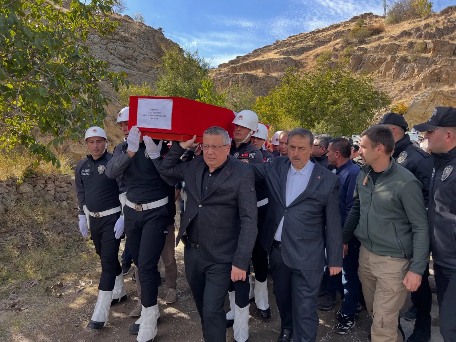 Veda vakti: Şemdinli'nin genç polisinden geriye 15 aylık bir yuva kaldı