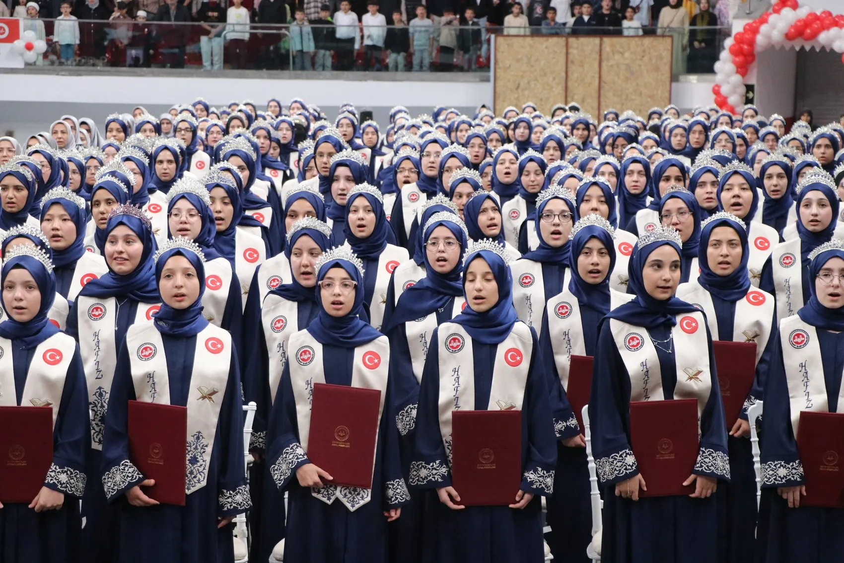 Kayseri'de 738 genç hafız için büyük gün: İcazet töreninde duygu dolu anlar