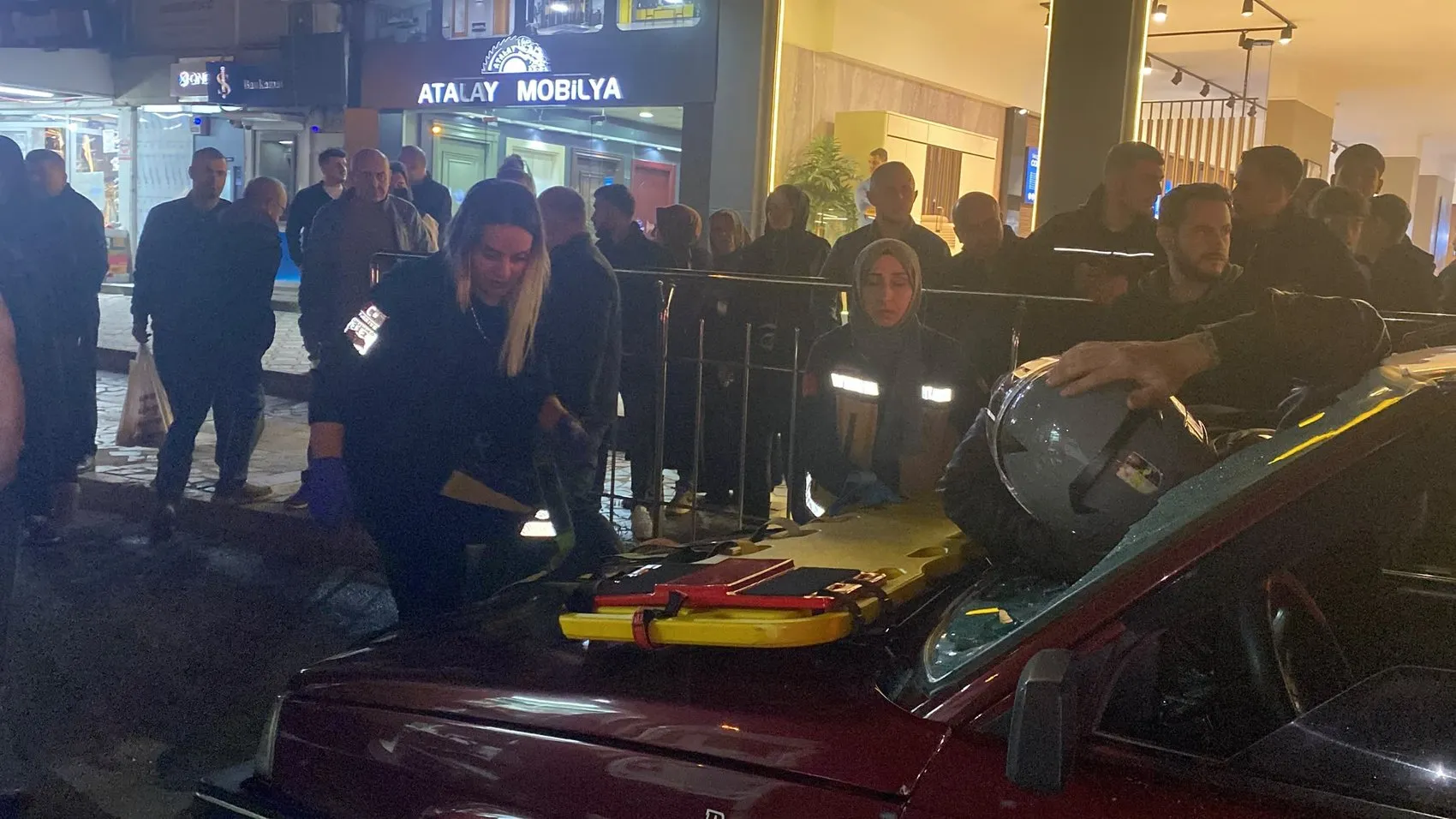 Düzce'de akıllara durgunluk veren kaza: Çarpmanın şiddetiyle otomobilin içine uçtu
